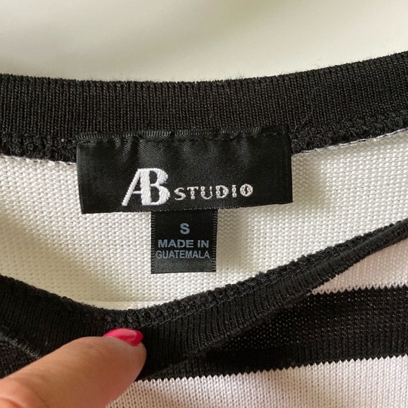 💘NWOT AB STUDIO WOMENS SIZE SMALL BLACK & WHITE STRIPED DOLMAN SWEATER - Picture 2 of 14
